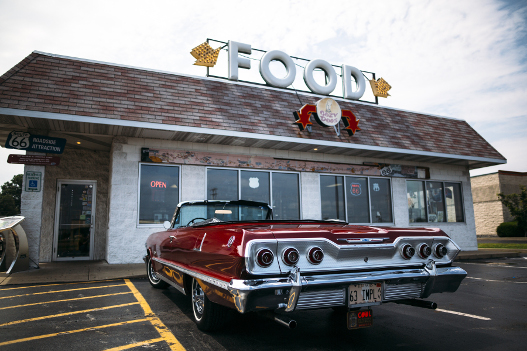 Route 66 Classic Car in front of Cozy Dog Diner