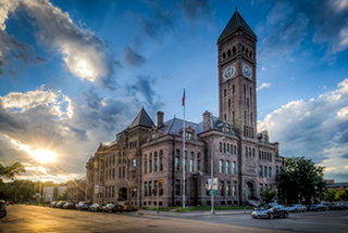 Tourweb-Fernweh-Angebote/USA/SiouxFalls-Courthouse