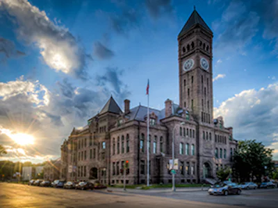 Tourweb-Fernweh-Angebote/USA/SiouxFalls-Courthouse